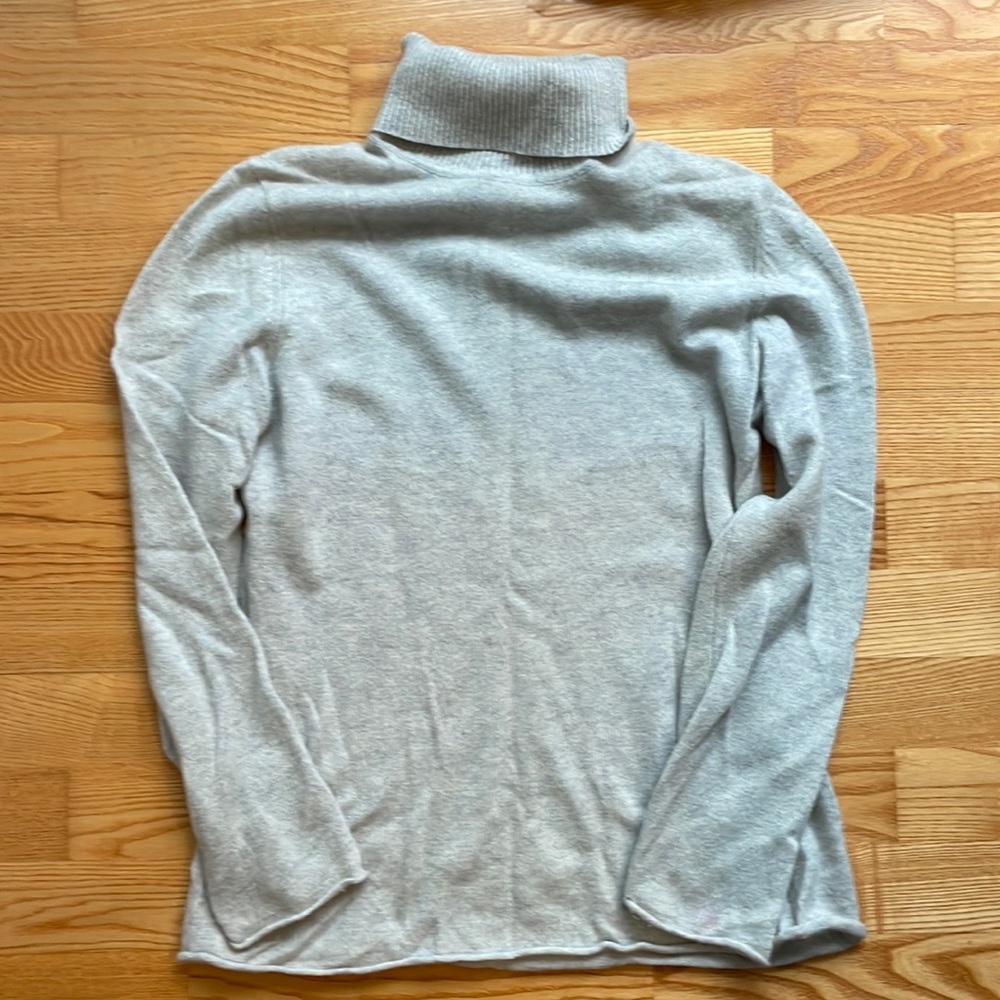 Large Lord & Taylor 100% cashmere turtleneck size L